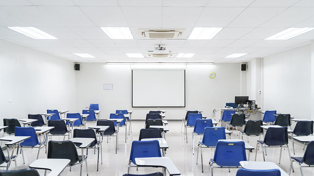 Cassette air conditioning in a classroom