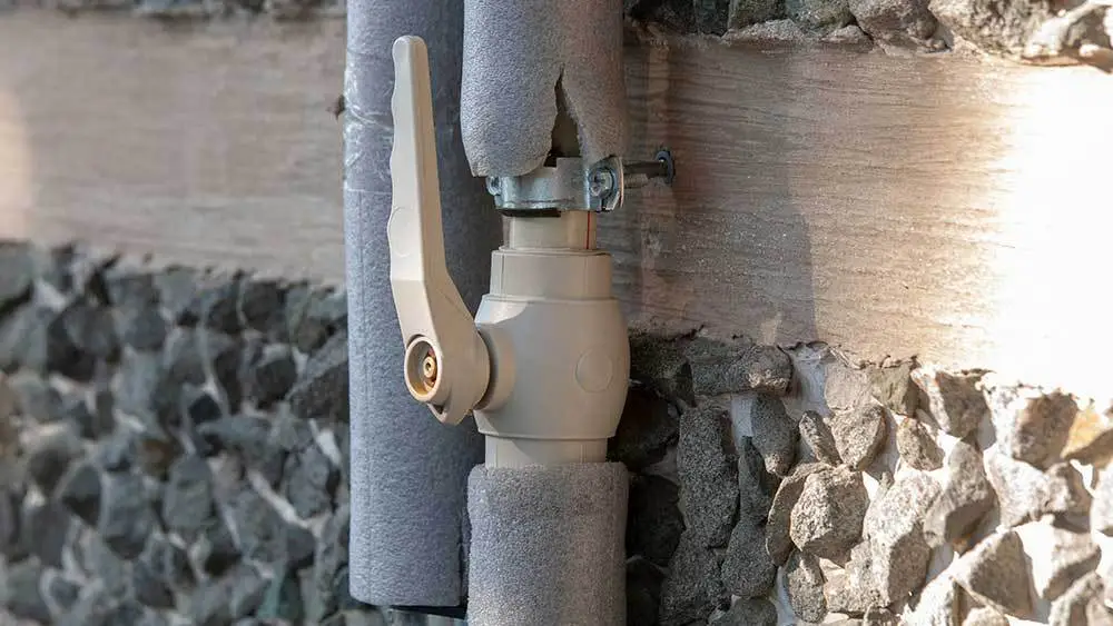 How to protect pipes from freezing in winter.