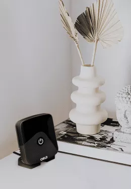 Cielo Breez Eco black on a desk